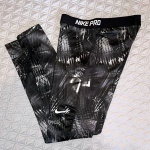 Women’s Nike Hyper-warm leggings!